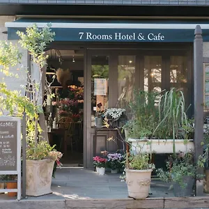 7 & Cafe ** طوكيو